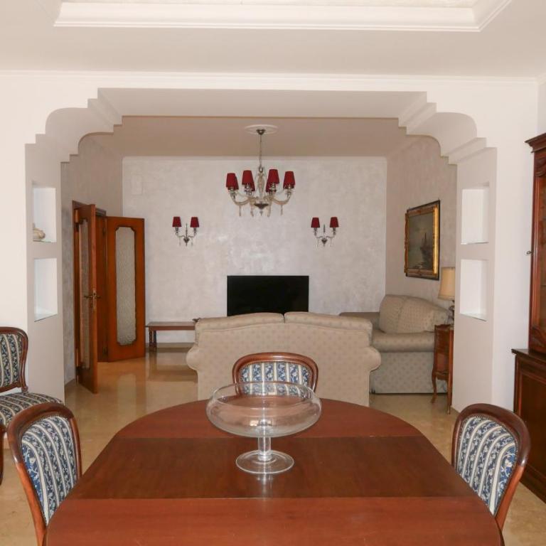 Yuna Rent - Appartamento Maria Luisa - Three-Bedroom Apartment - 4