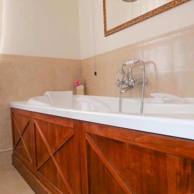 Yuna Rent - Appartamento Maria Luisa - Three-Bedroom Apartment - 5