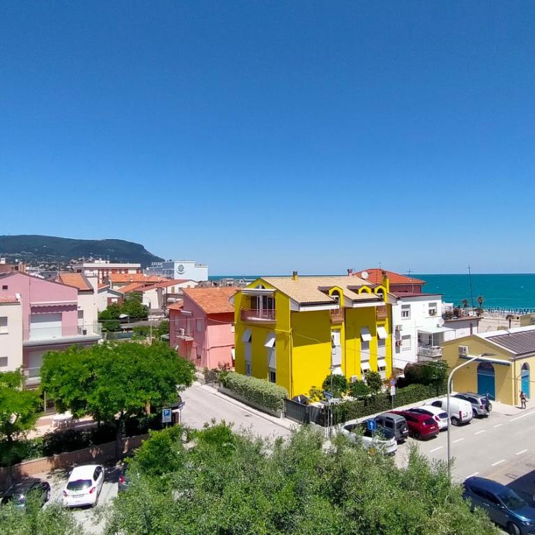 ATTICO TRILOCALE A DUE PASSI DAL MARE E DAL CENTRO cod 501 - Two-Bedroom Apartment - 22