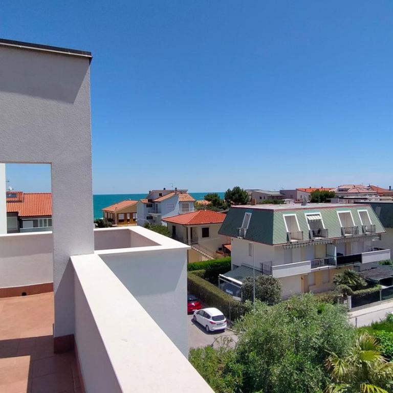 ATTICO TRILOCALE A DUE PASSI DAL MARE E DAL CENTRO cod 501 - Two-Bedroom Apartment - 20
