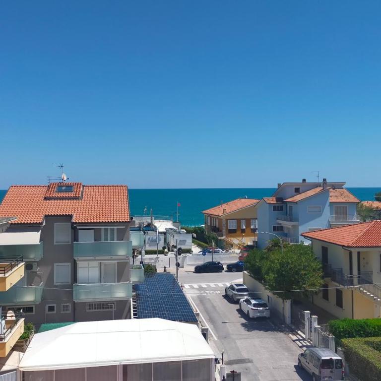 ATTICO TRILOCALE A DUE PASSI DAL MARE E DAL CENTRO cod 501 - Two-Bedroom Apartment - 21