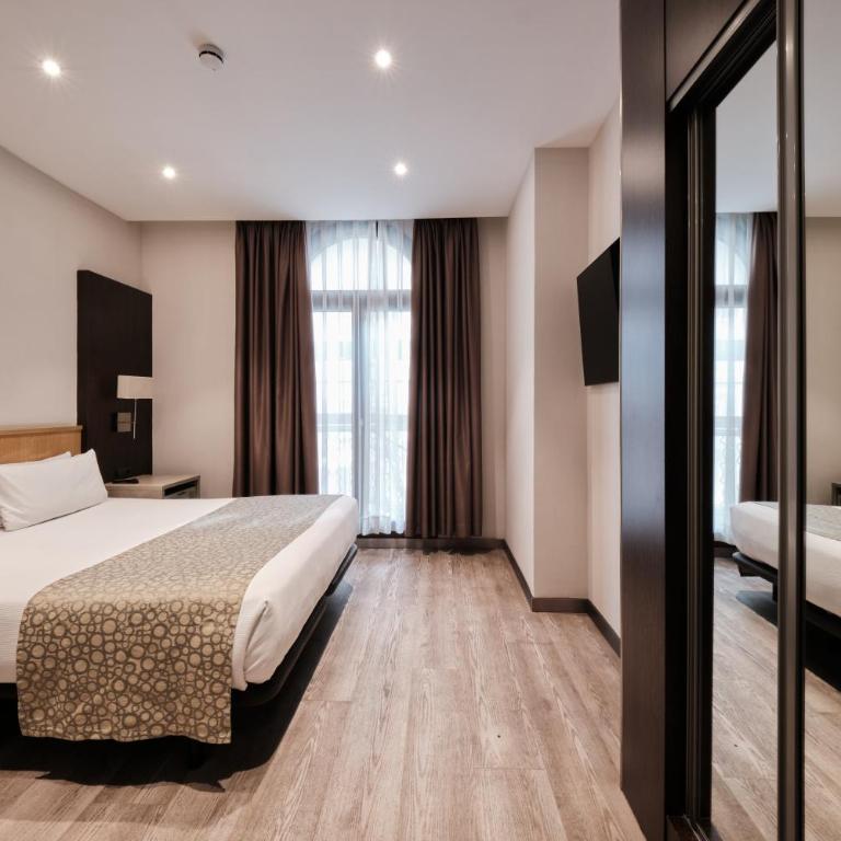 Catalonia Sagrada Familia - Double or Twin Room - 1