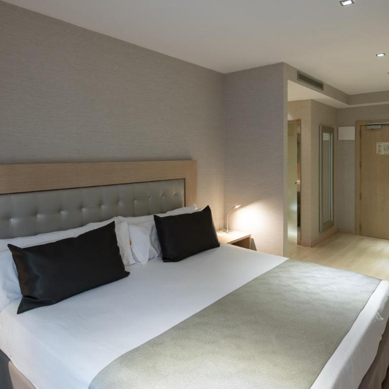 Catalonia Sagrada Familia - Superior Double Room - 4