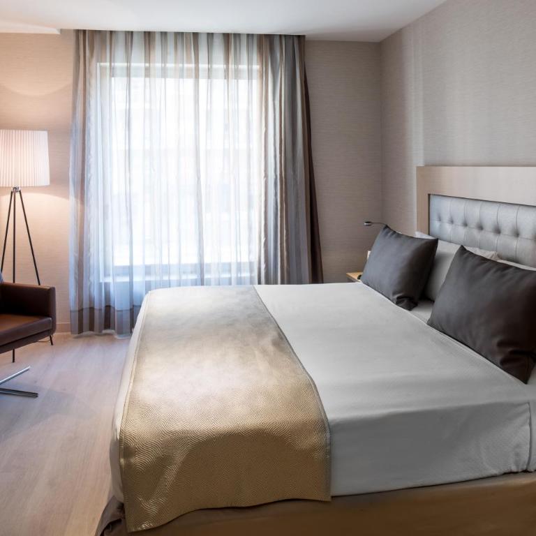 Catalonia Sagrada Familia - Superior Double Room - 5