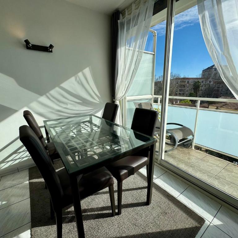 Appartement Port Marianne Montpellier - Apartamento de 2 dormitorios - 60