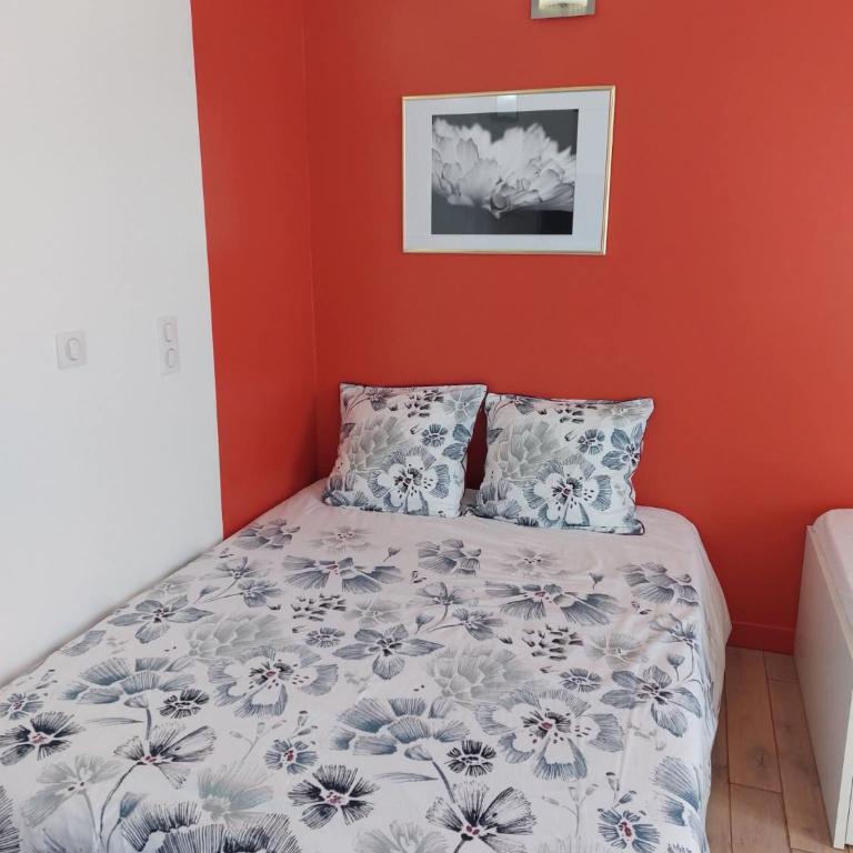 Les Belles Terrasses Dieppe ,3 appartements , LE VEGETAL de 1 à 8 personnes , LE TROPICAL de 1 à 6 personnes , LE FLORAL avec TERRASSE de 1 à 3 personnes , quartier calme au stationnement gratuit à coté de l'avenue verte - Appartement avec Terrasse - 2