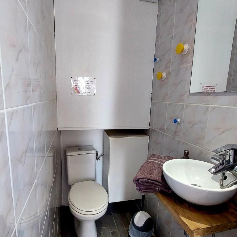 Les Belles Terrasses Dieppe ,3 appartements , LE VEGETAL de 1 à 8 personnes , LE TROPICAL de 1 à 6 personnes , LE FLORAL avec TERRASSE de 1 à 3 personnes , quartier calme au stationnement gratuit à coté de l'avenue verte - Appartement avec Terrasse - 9