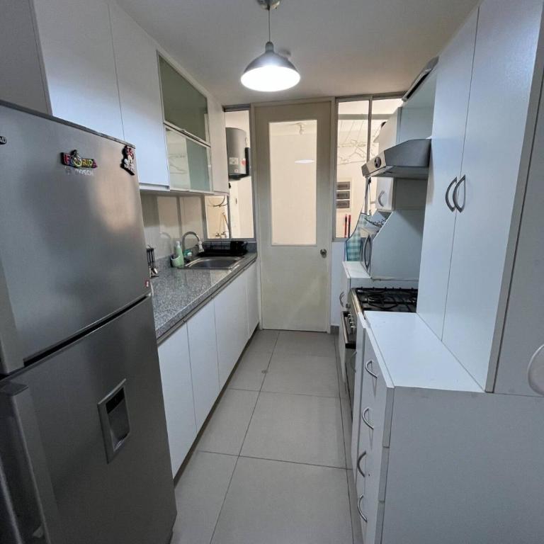 Departamento con balcon y vista al mar - Three-Bedroom Apartment - 2