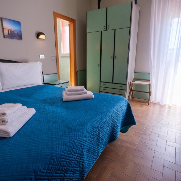 Family Hotel Mediterraneo - Azzurro Club - Camera Quadrupla con Balcone - 1
