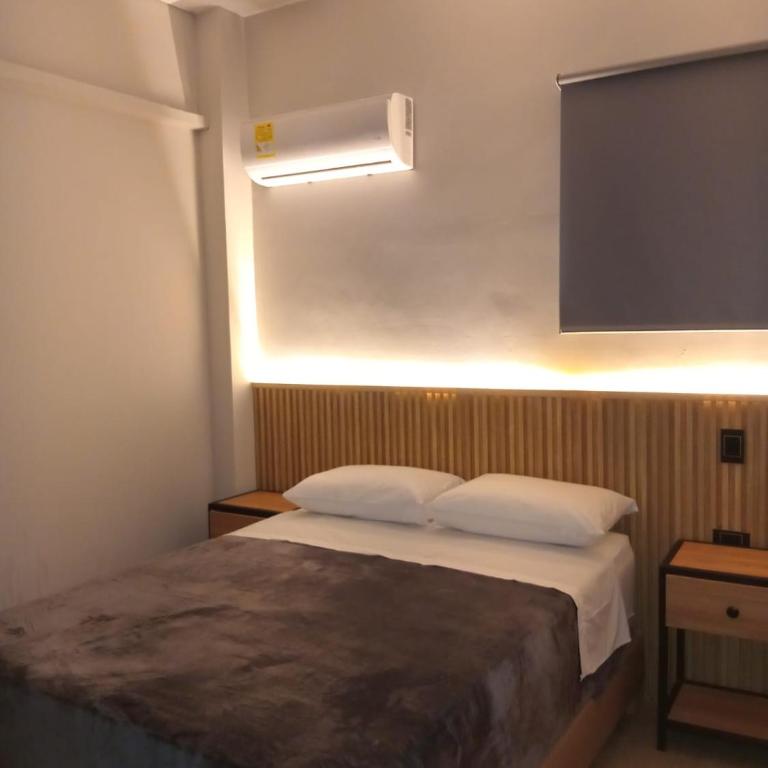 Hotel Cafe Boutique - Deluxe Room - 1