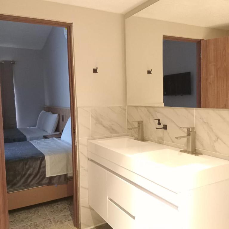 Hotel Cafe Boutique - Deluxe Twin Room - 2