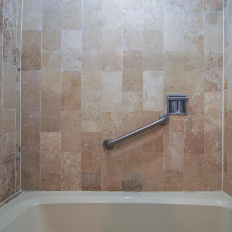 Living Water Clean Spacious Condo - Casa - 19