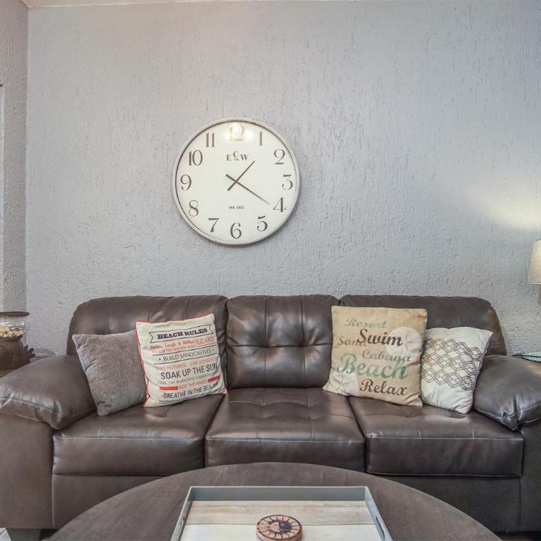 Living Water Clean Spacious Condo - Casa - 3