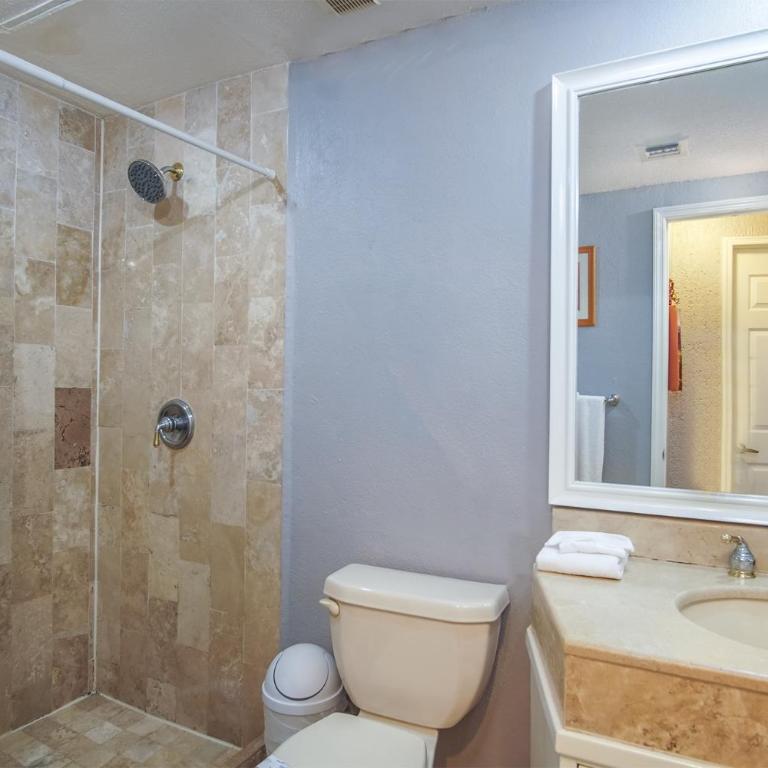 Living Water Clean Spacious Condo - Casa - 20
