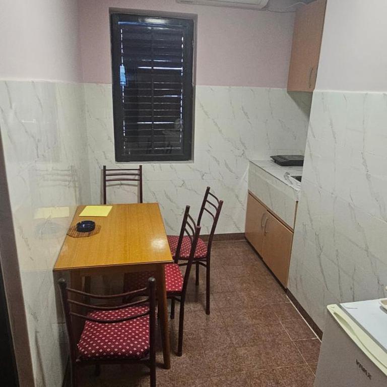 Alexander Apartments - Two-Bedroom Apartment with Balcony - 2