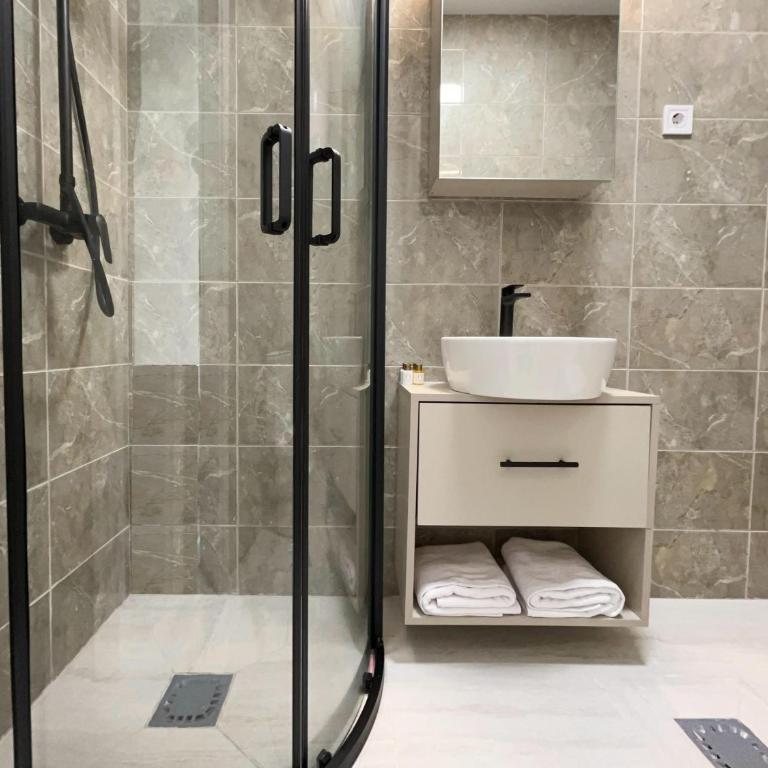 The House Rooms - Deluxe King Room - 6