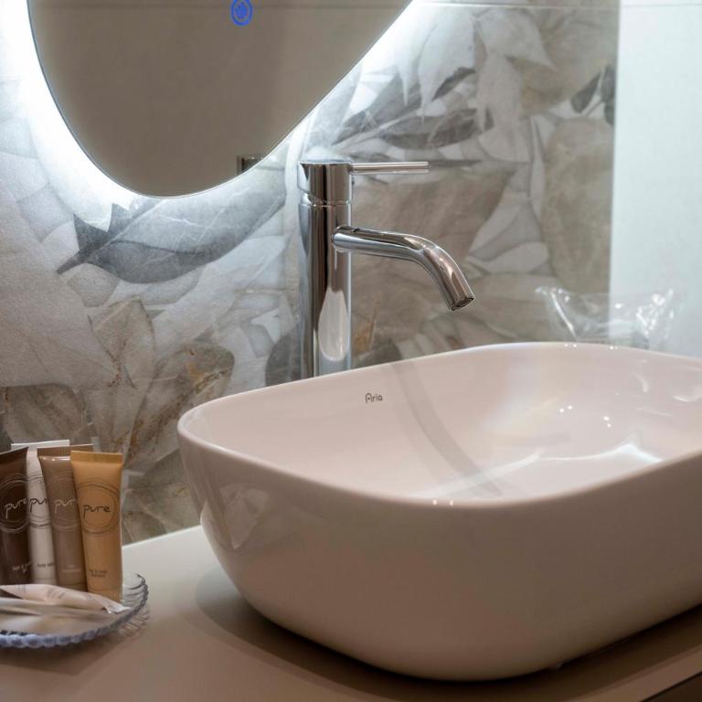 Four Elements Apartments - Deluxe Apartment - 13