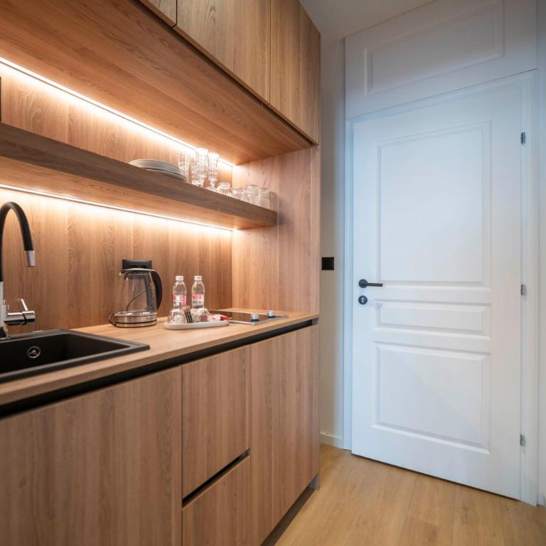 Four Elements Apartments - Deluxe Apartment - 7