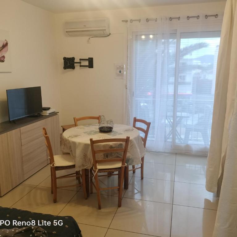 mariflo - One-Bedroom Apartment - 9