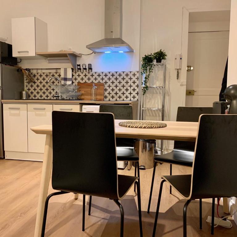 Le Quatre superbe T2 Internet WiFi Coeur historique Parking 45 m2 - Appartement 1 Chambre - 6