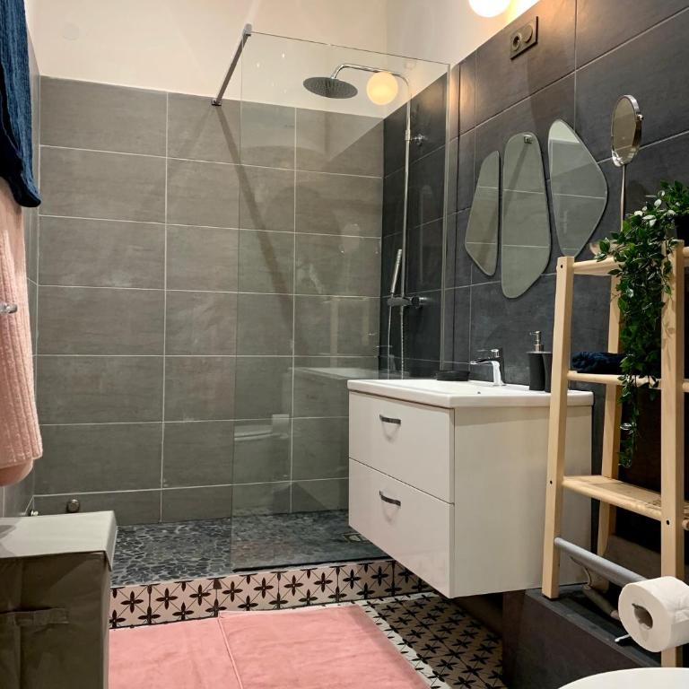 Le Quatre superbe T2 Internet WiFi Coeur historique Parking 45 m2 - Appartement 1 Chambre - 10