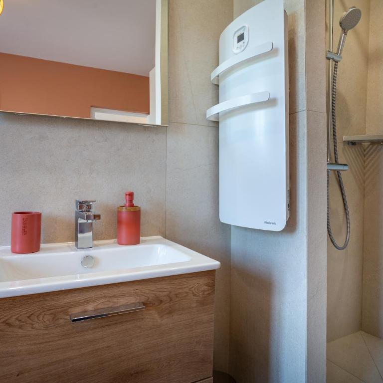 Maison L'Escale, proche des bords de Loire, 6 chambres avec sdb privée, jardin & terrasse - Camera Matrimoniale Deluxe con Doccia - 3