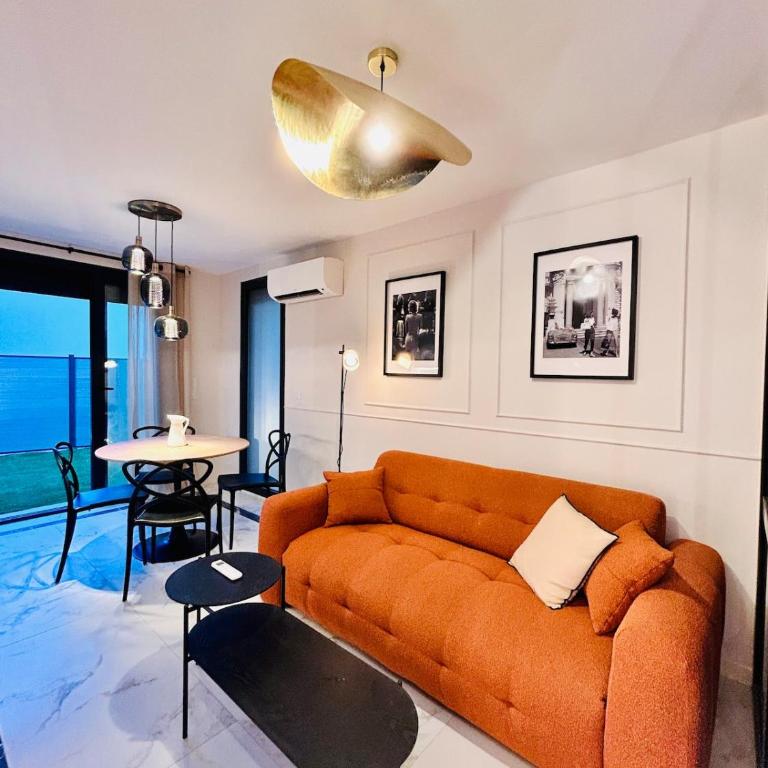 Luxury Suite - Intimate Garden, Jacuzzi, BBQ & Private Parking - Apartamento de 1 dormitorio - 2