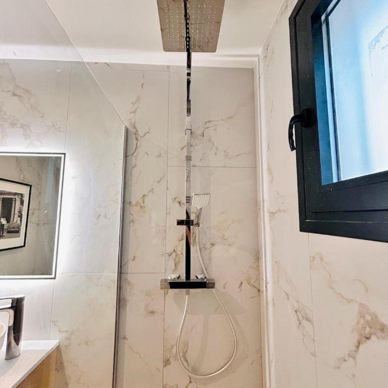 Luxury Suite - Intimate Garden, Jacuzzi, BBQ & Private Parking - Apartamento de 1 dormitorio - 17