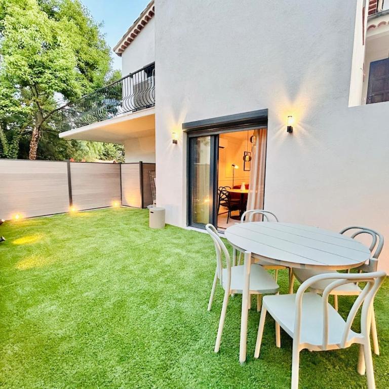 Luxury Suite - Intimate Garden, Jacuzzi, BBQ & Private Parking - Apartamento de 1 dormitorio - 20