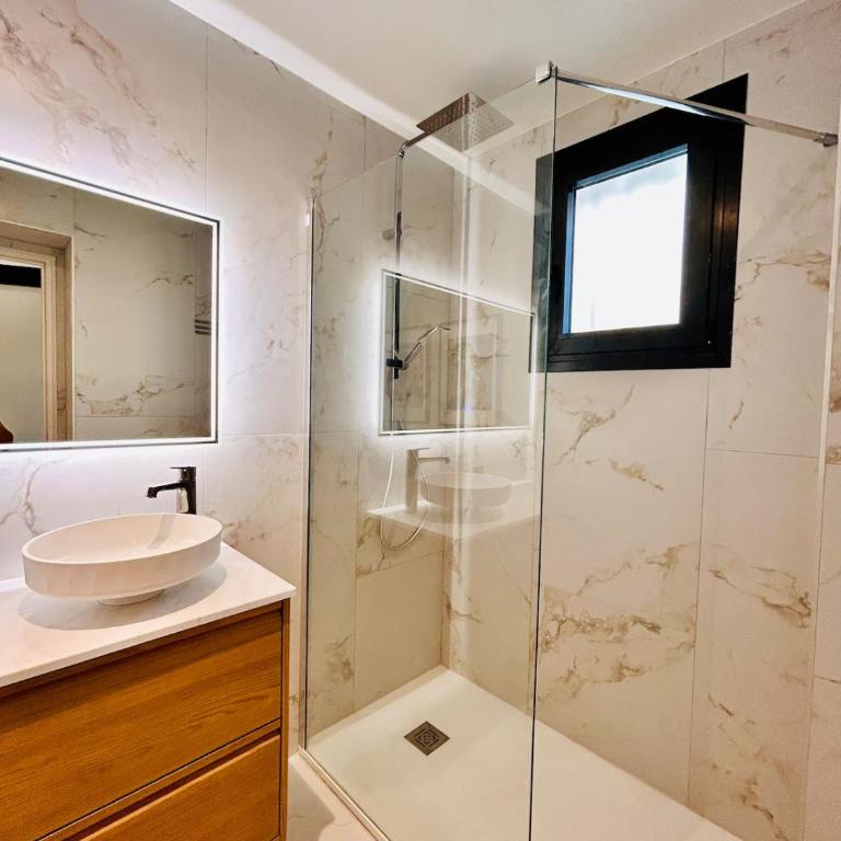 Luxury Suite - Intimate Garden, Jacuzzi, BBQ & Private Parking - Apartamento de 1 dormitorio - 16