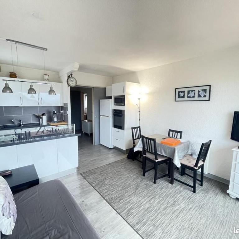 Appartement vue mer et piscine CAVALAIRE 5 personnes - Two-Bedroom Apartment - 11