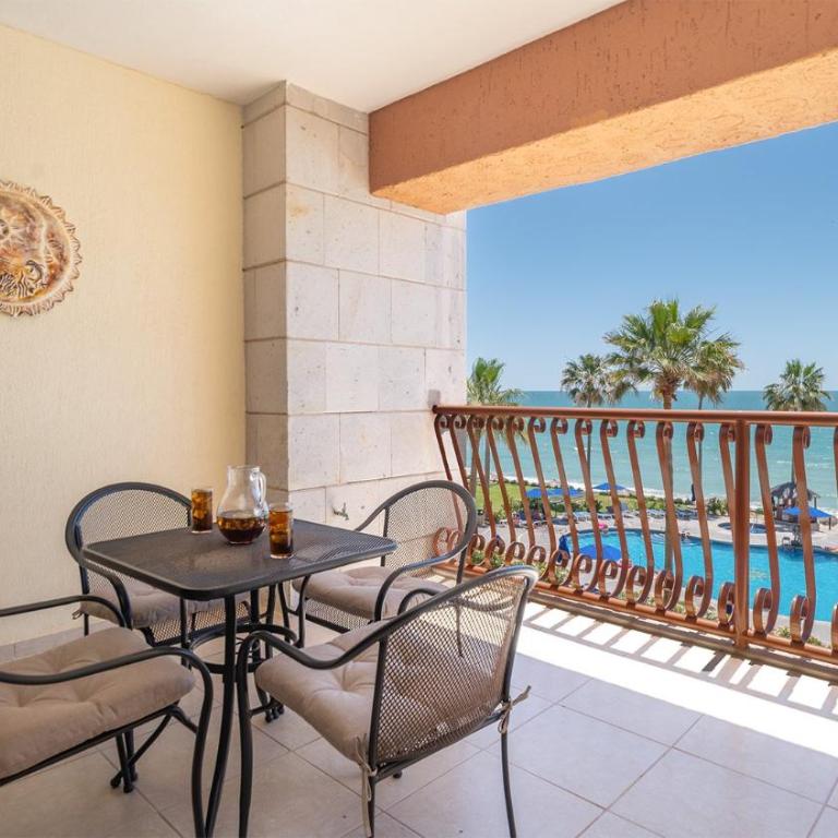 Sun Shine Moments Adorable Oceanfront Condo - Casa - 3