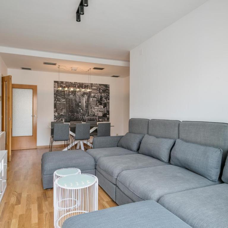 Modern Penthouse with Large Terrace in Poblenou Perfect for Holidays or Work Close to the Beach and Public Transport - Three-Bedroom Premium Apartment with Balcony - 9