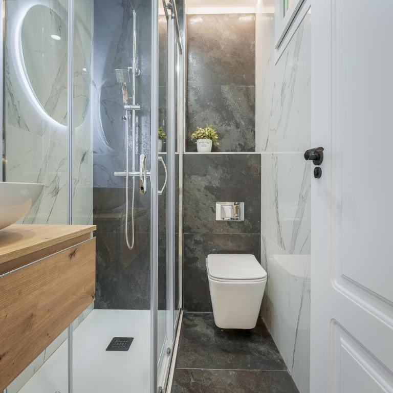 Piso Exclusivo con 5 Dormitorios en el Corazón de Tarragona - Apartamento - 73
