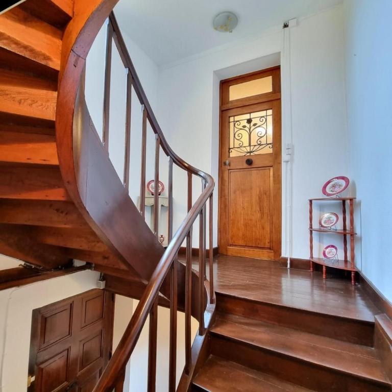 Maison Largesse, 2 bed apartment & 5 minute walk to central Sarlat, parking & garden - Two-Bedroom Apartment - 12