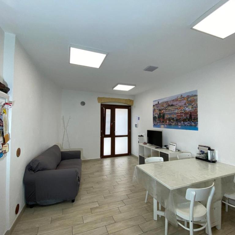 PinHouse - Two-Bedroom House - 2