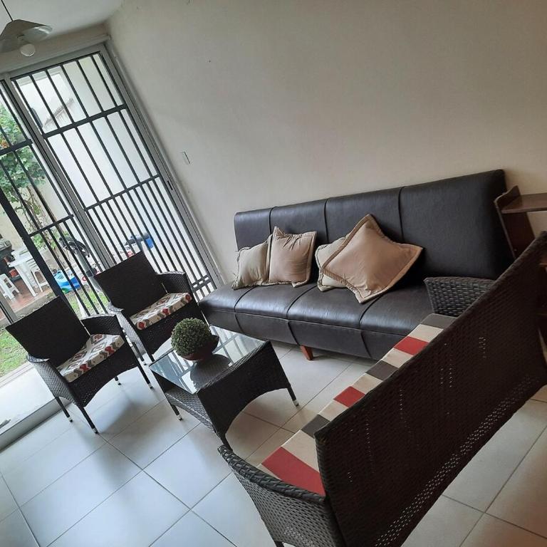 spectacular house with 4 bedroom in barrio sur with a pool - Four-Bedroom House - 13