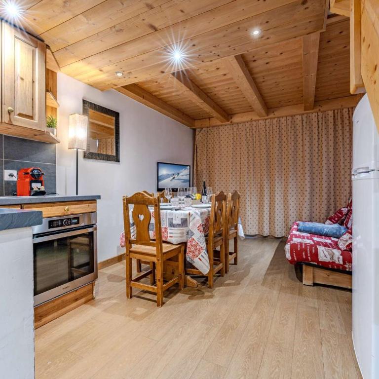 Cozy Mountain Apartment - Ski-In Ski-Out Access, Balcony & Parking - Résidence Le Silveralp - Appartement en Duplex - 11