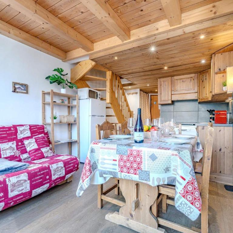 Cozy Mountain Apartment - Ski-In Ski-Out Access, Balcony & Parking - Résidence Le Silveralp - Appartement en Duplex - 9