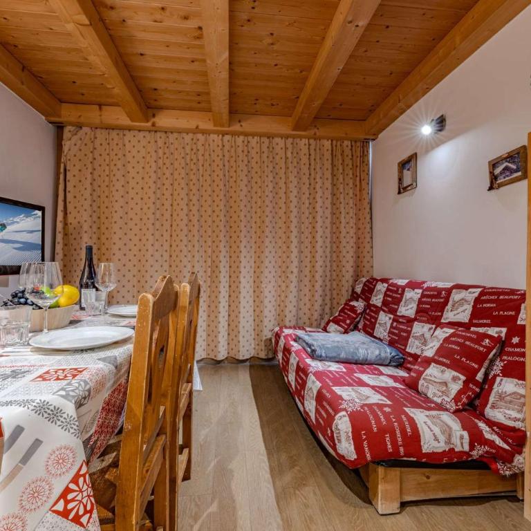 Cozy Mountain Apartment - Ski-In Ski-Out Access, Balcony & Parking - Résidence Le Silveralp - Appartement en Duplex - 12