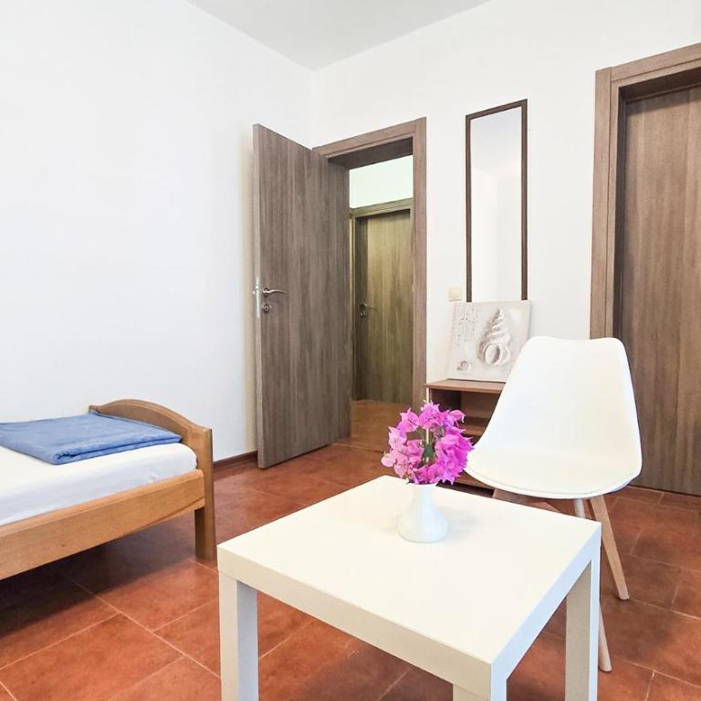 Apartments Zora, Sea View Balcony, Free Parking in Dobrota Kotor - Three-Bedroom Apartment - 6