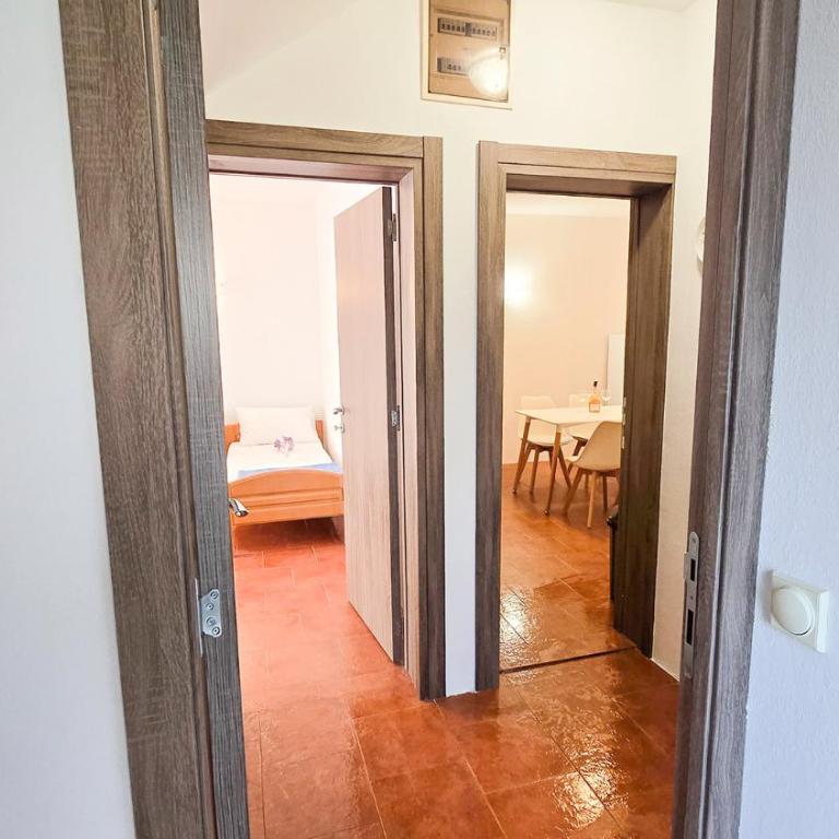 Apartments Zora, Sea View Balcony, Free Parking in Dobrota Kotor - Three-Bedroom Apartment - 26
