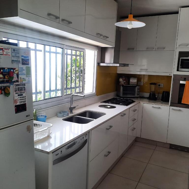 spectacular house with 4 bedroom in barrio sur with a pool - Four-Bedroom House - 19