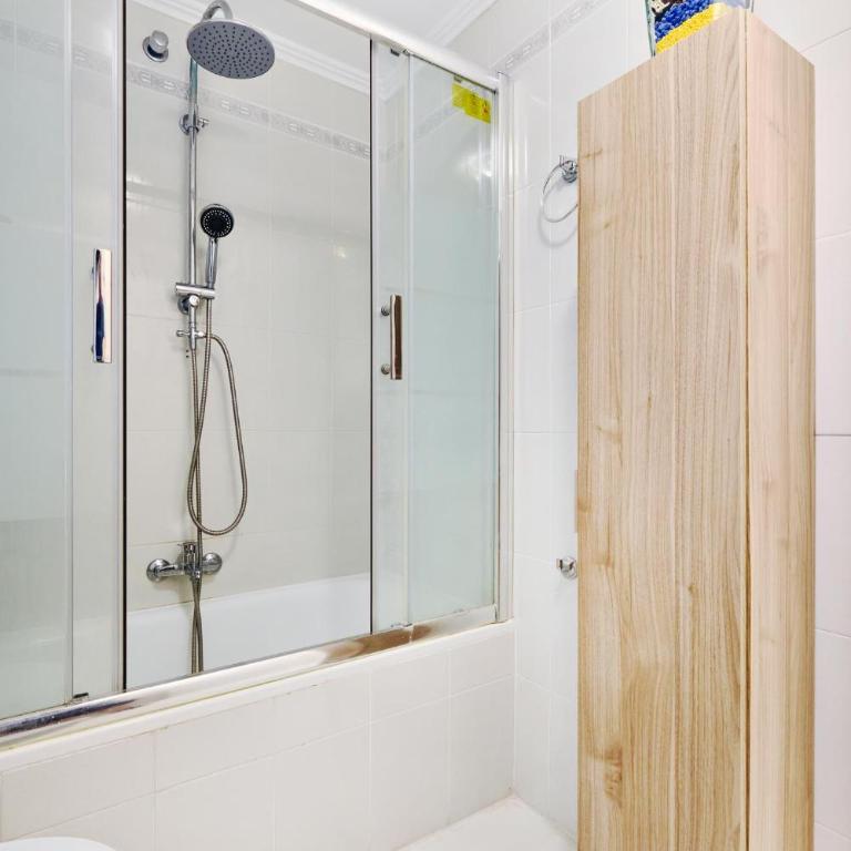 Apartamento 2 dormitorios garaje y piscina junto al mar - Two-Bedroom Apartment with Terrace and Sea View - 14