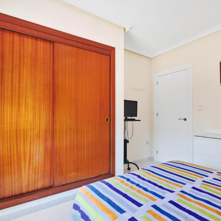 Apartamento 2 dormitorios garaje y piscina junto al mar - Two-Bedroom Apartment with Terrace and Sea View - 10