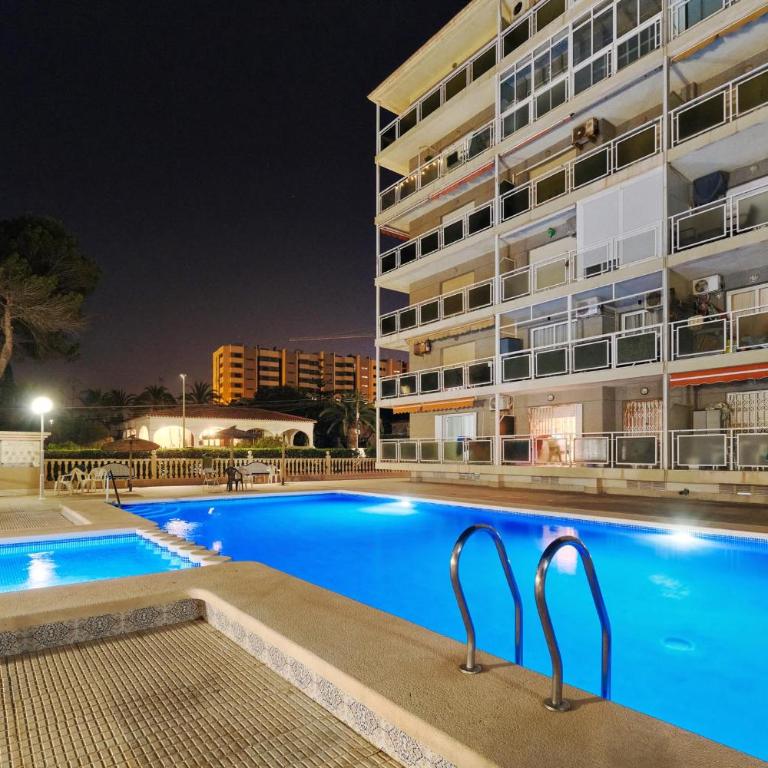 Apartamento 2 dormitorios garaje y piscina junto al mar - Two-Bedroom Apartment with Terrace and Sea View - 20