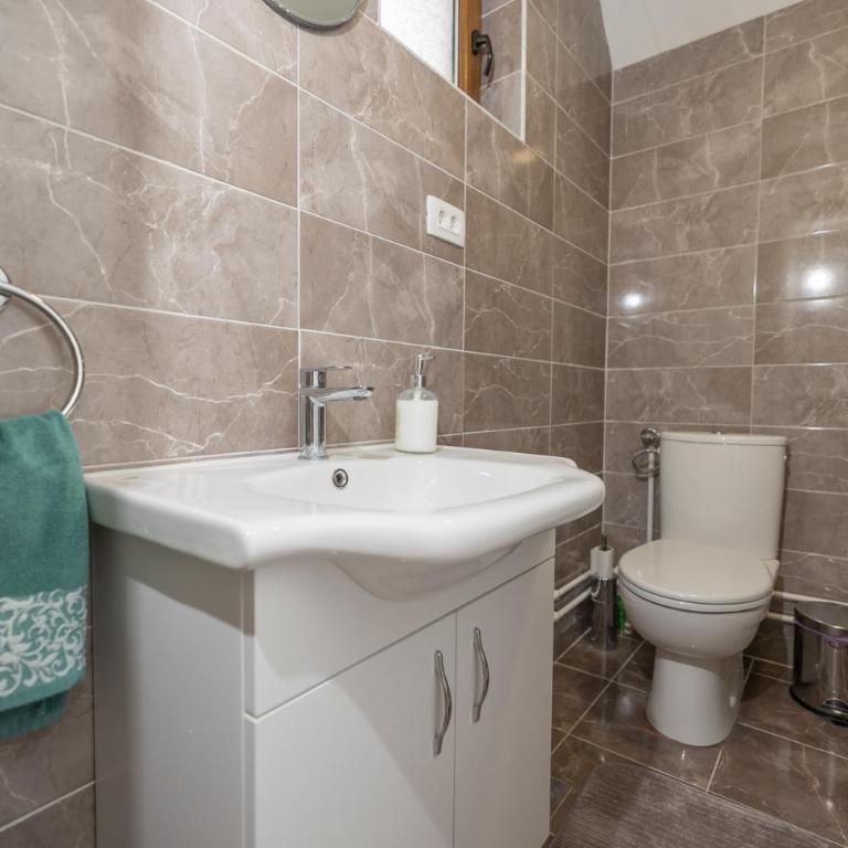 Žabljak- FamilyOasis - Two-Bedroom House - 33
