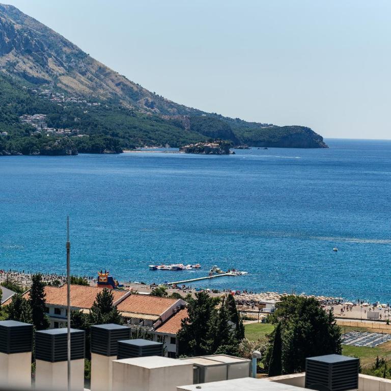 Twin Towers By In Property - King Suite with Sea View - 1