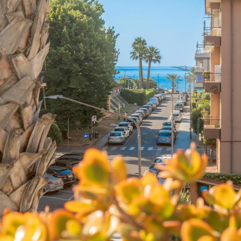 Splendido trilocale vista mare Albenga - Appartamento con 2 Camere da Letto - 1