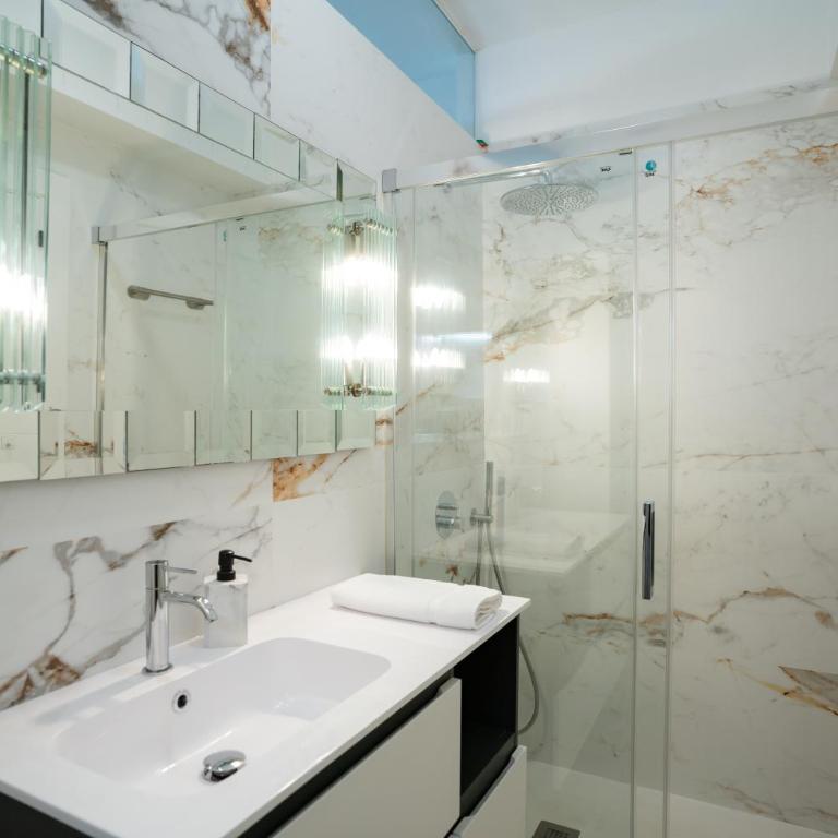 Spacious Malaga House with private walled-in yard - Casa Vacacional de 3 dormitorios - 23